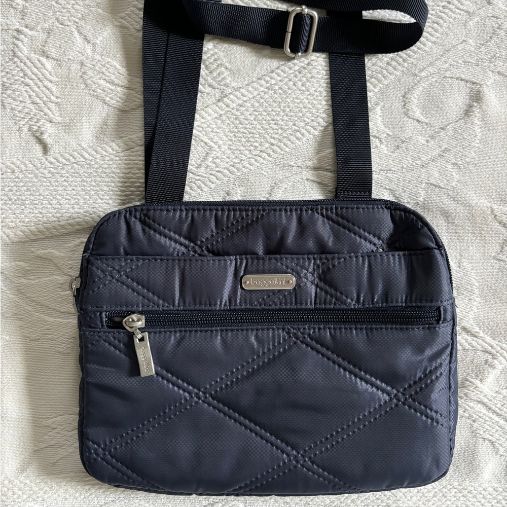 Baggallini navy  Crossbody Bag
